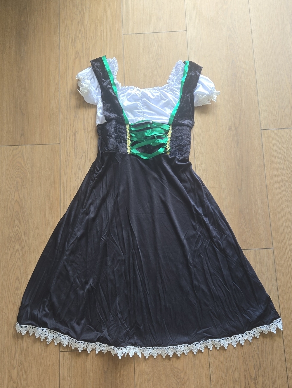 Oktoberfest Halloween Costume - Fräulein